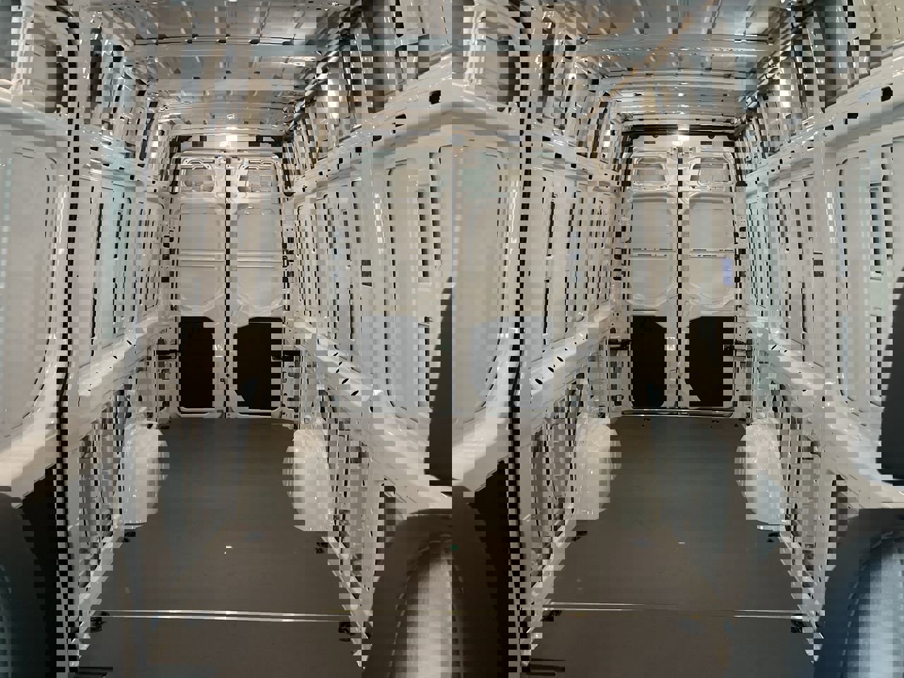 Used 2025 Mercedes-Benz Sprinter 2500 image 18