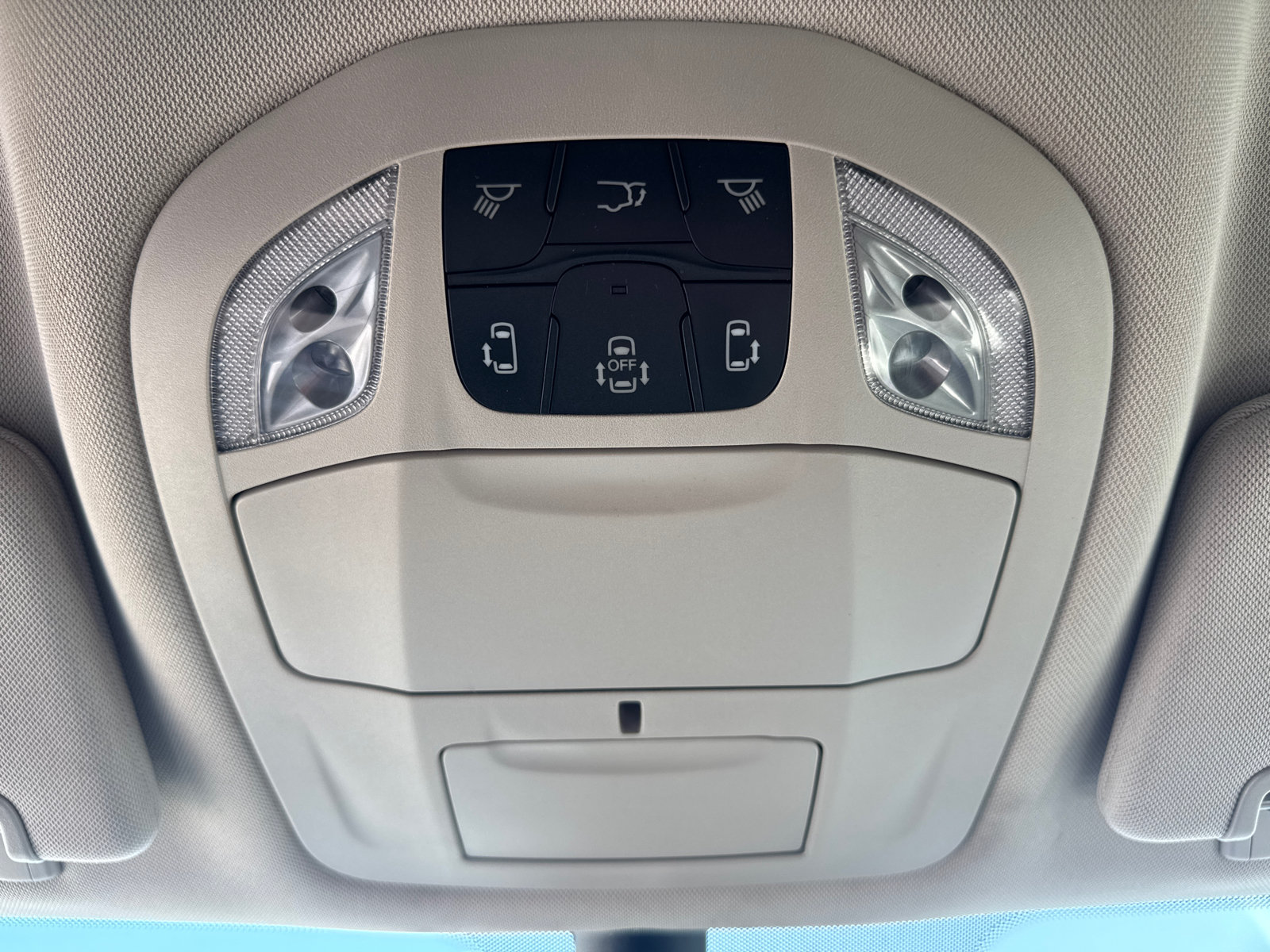 Used 2024 Chrysler Pacifica Touring-L FWD image 11