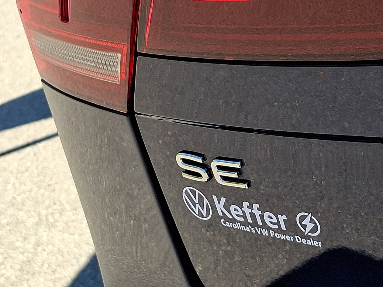 Certified 2024 Volkswagen Tiguan SE FWD image 32