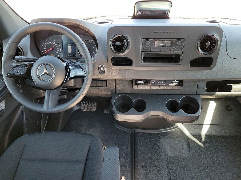 Used 2025 Mercedes-Benz Sprinter 2500 image 14