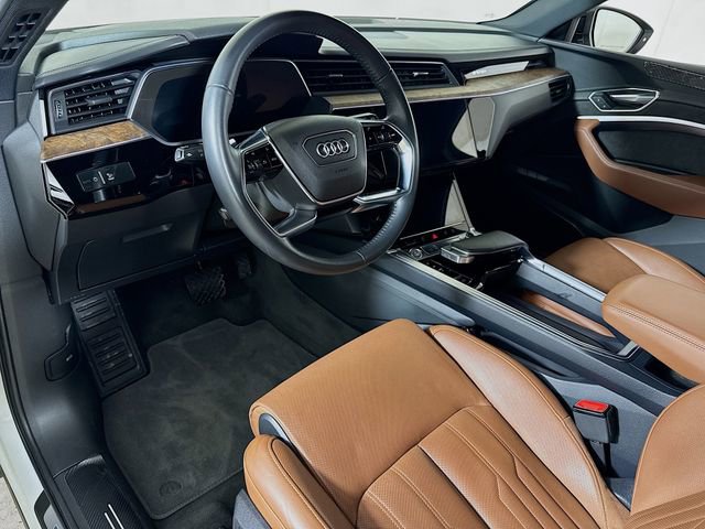 Used 2019 Audi e-tron Prestige w/ Prestige Package image 7