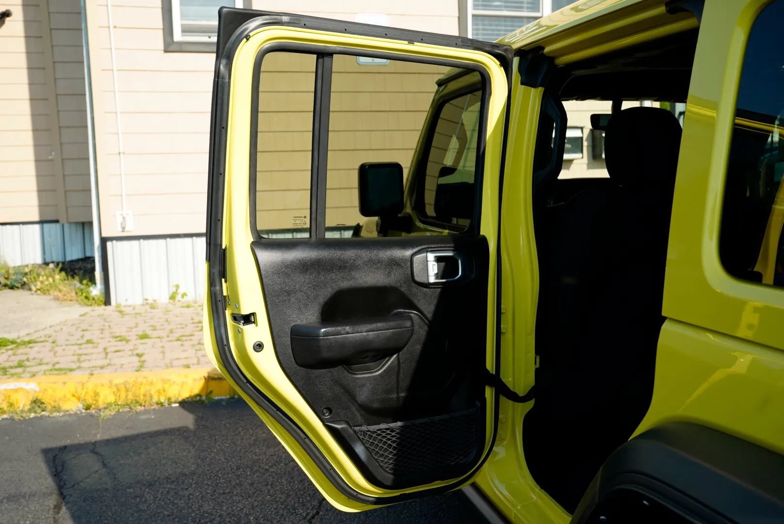 Used 2023 Jeep Wrangler Unlimited w/ Sun & Screen Package AWD/4WD image 29