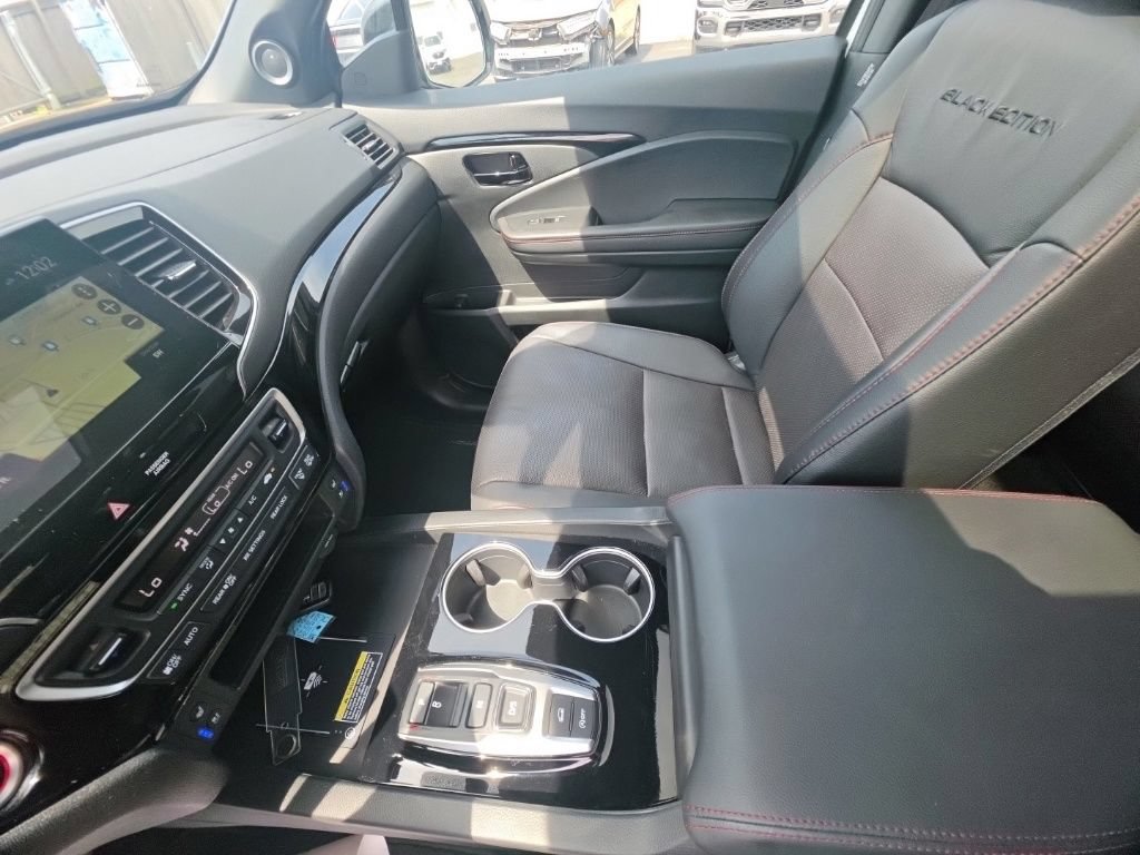 Certified 2025 Honda Passport Black Edition image 24