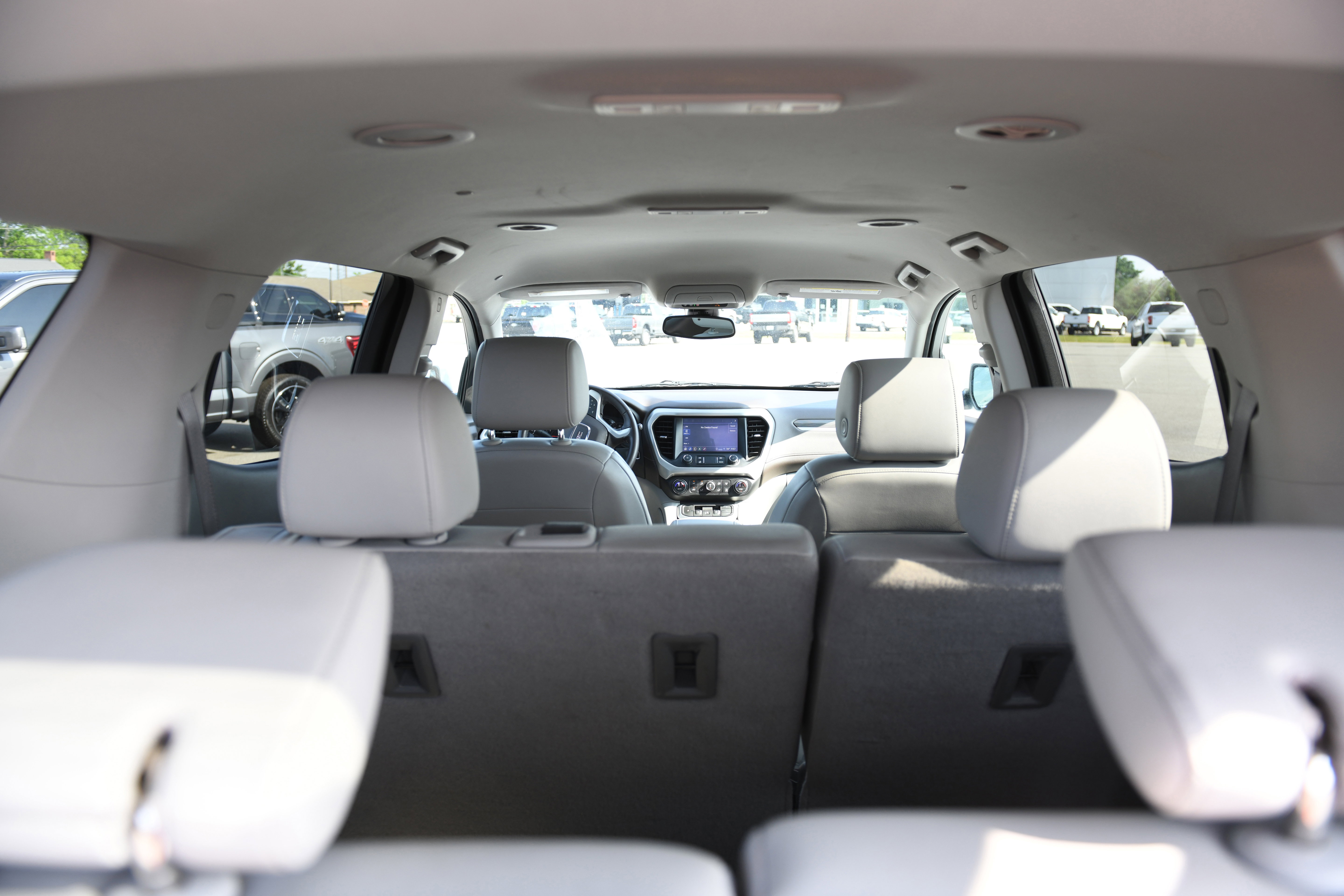 Used 2023 GMC Acadia SLT FWD image 11