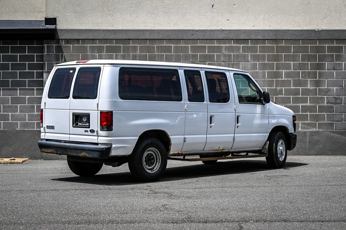 Used 2010 Ford E-250 and Econoline 250 RWD image 3