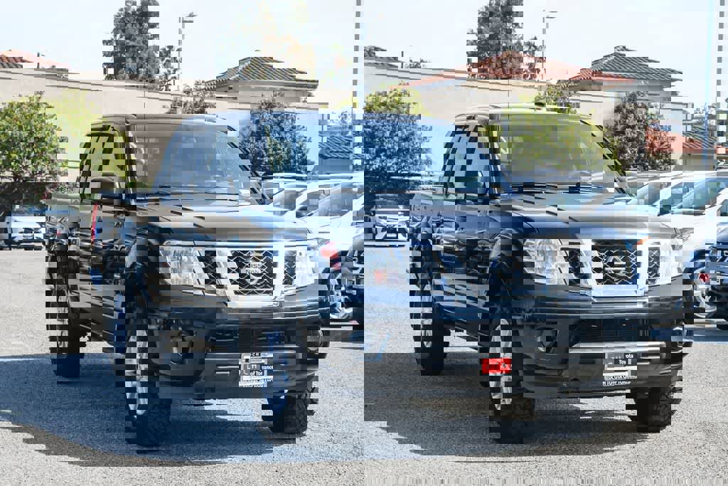 Used 2018 Nissan Frontier SV image 3