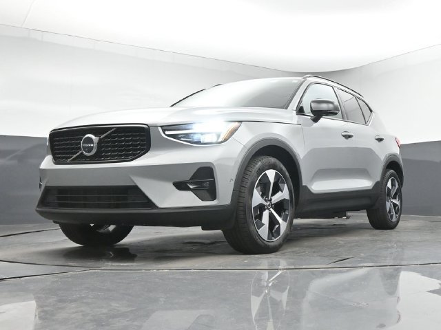 Used 2026 Volvo XC40 B5 Plus AWD/4WD image 37