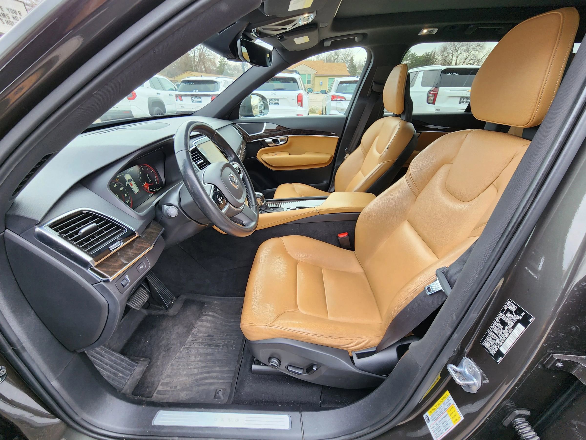 Used 2018 Volvo XC90 T6 Momentum w/ Convenience Package image 15