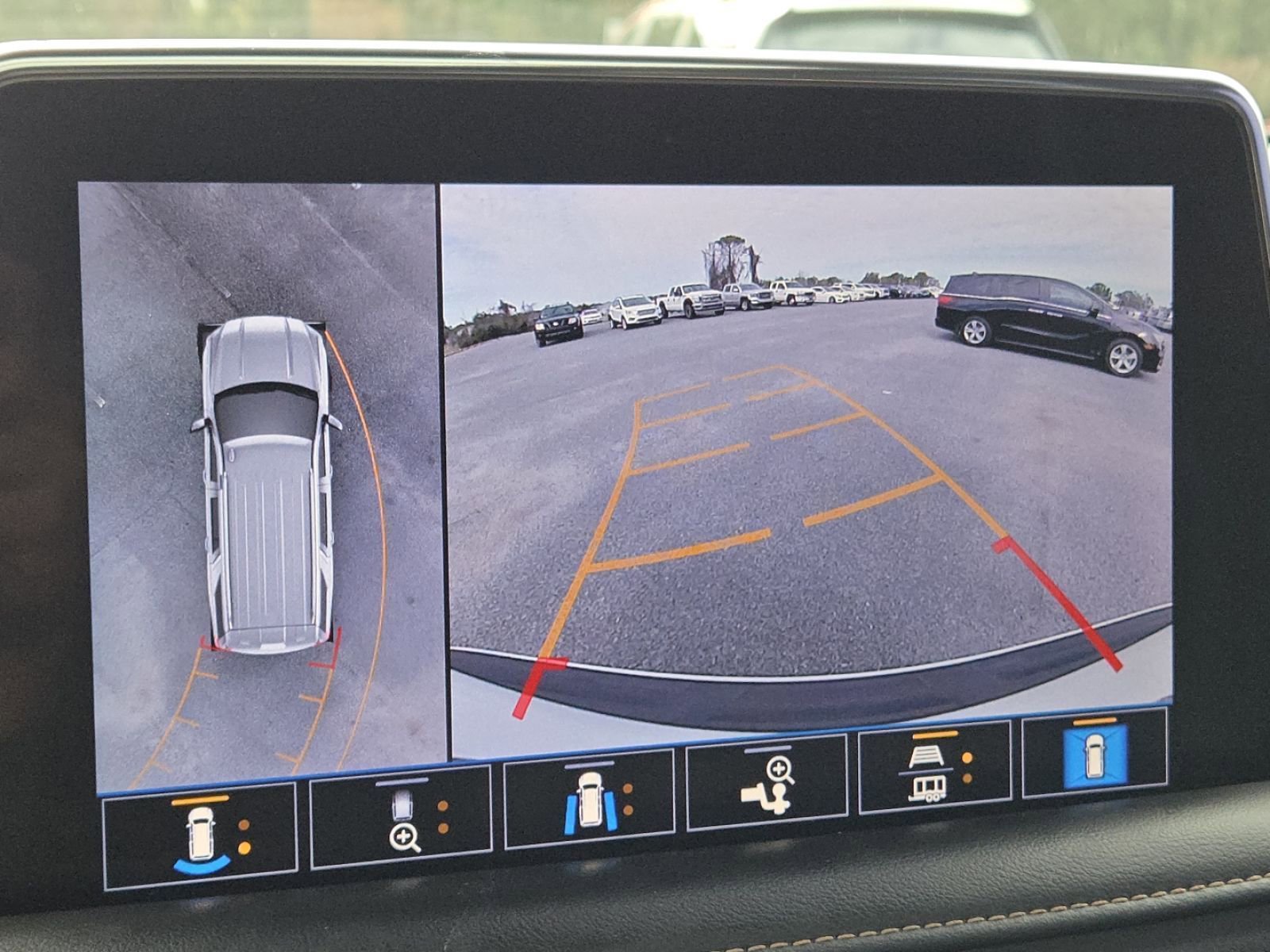 Used 2021 GMC Yukon AT4 w/ Technology Package image 12