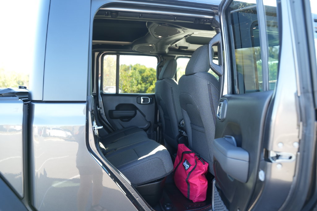 New 2026 Jeep Gladiator Sport w/ Dual Top Group AWD/4WD image 19