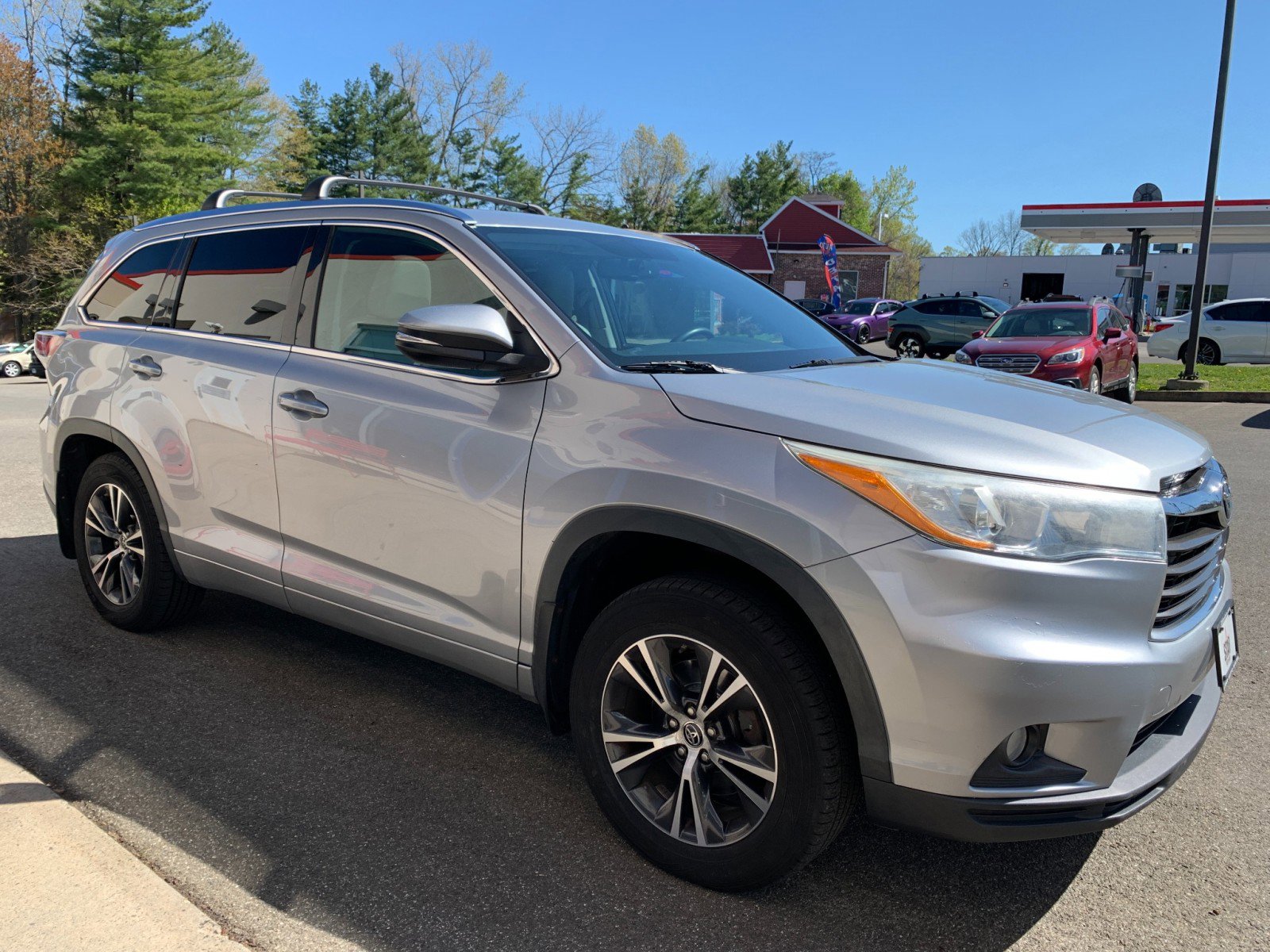 Used 2016 Toyota Highlander XLE AWD/4WD image 3