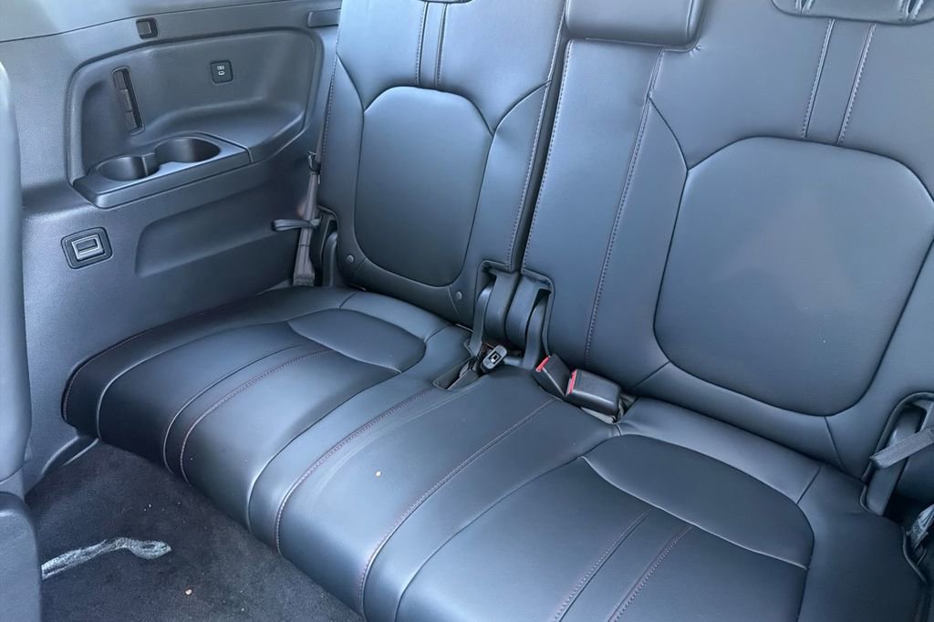 Used 2025 Honda Pilot Black Edition image 15