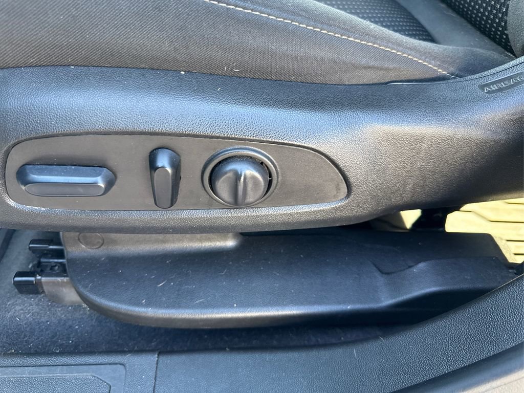 Used 2023 GMC Acadia SLE w/ Driver Convenience Package image 24