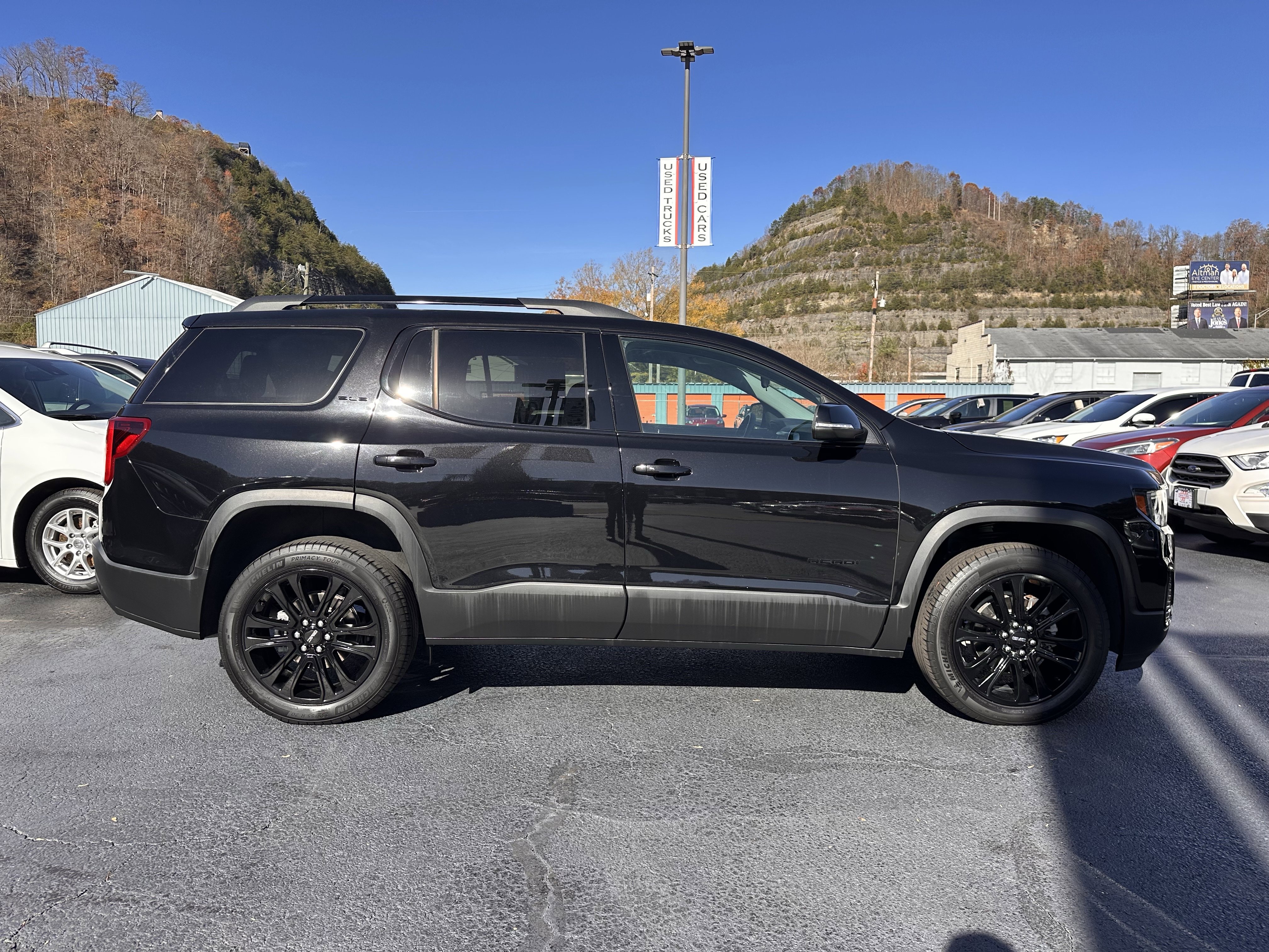 Used 2023 GMC Acadia SLE w/ Driver Convenience Package image 28