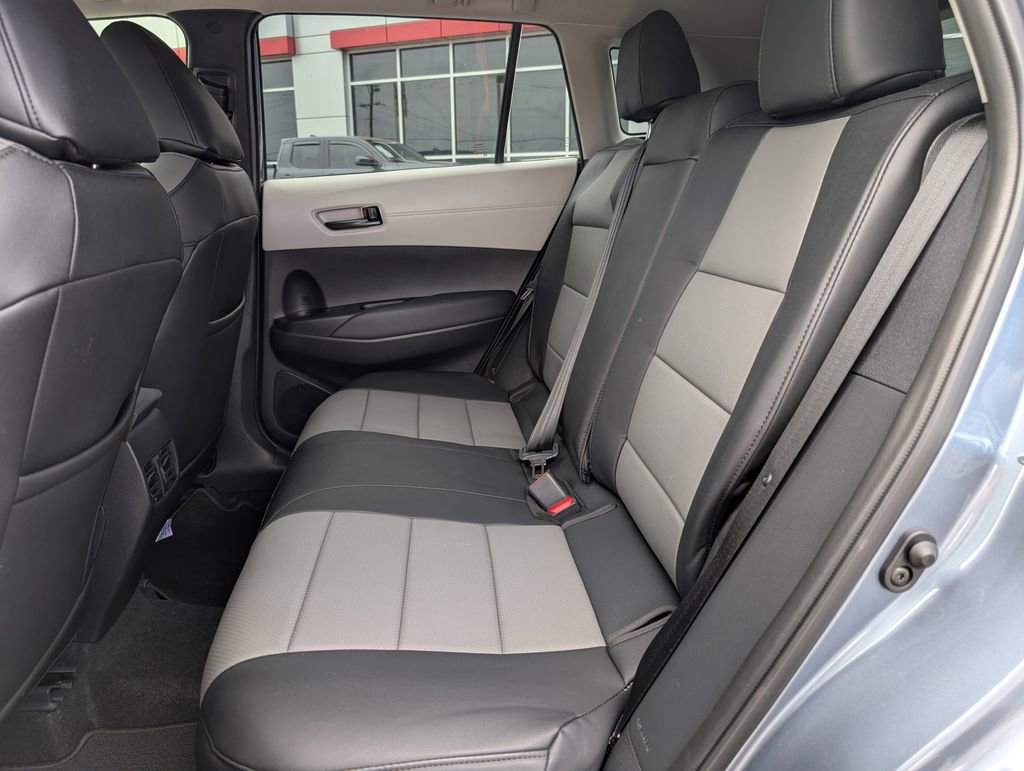 Used 2025 Toyota Corolla Cross L image 28