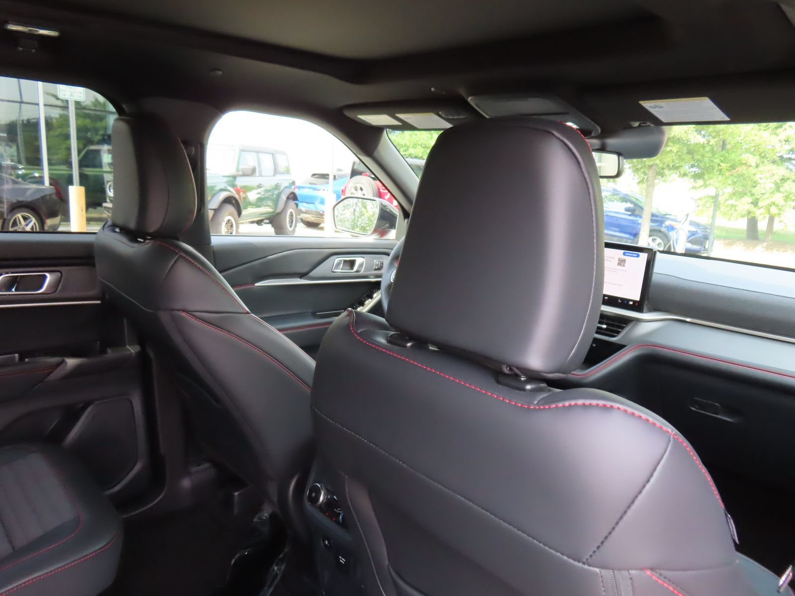 Used 2025 Ford Explorer ST-Line w/ Premium Package AWD/4WD image 37