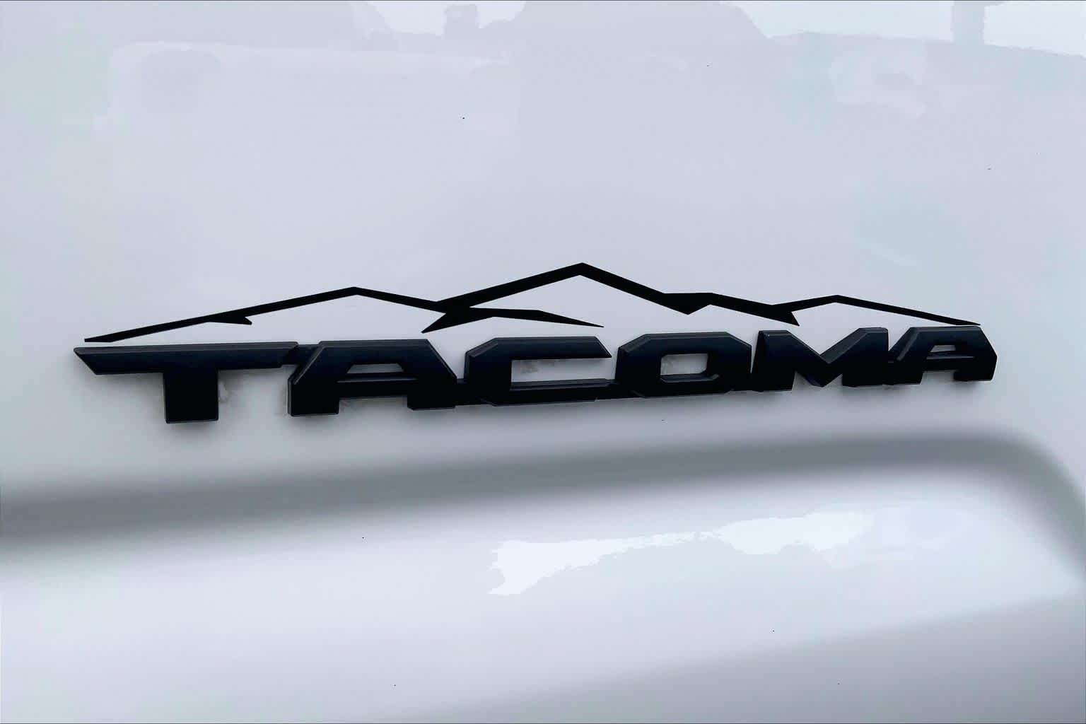 Used 2017 Toyota Tacoma SR5 w/ Tow Package RWD image 31