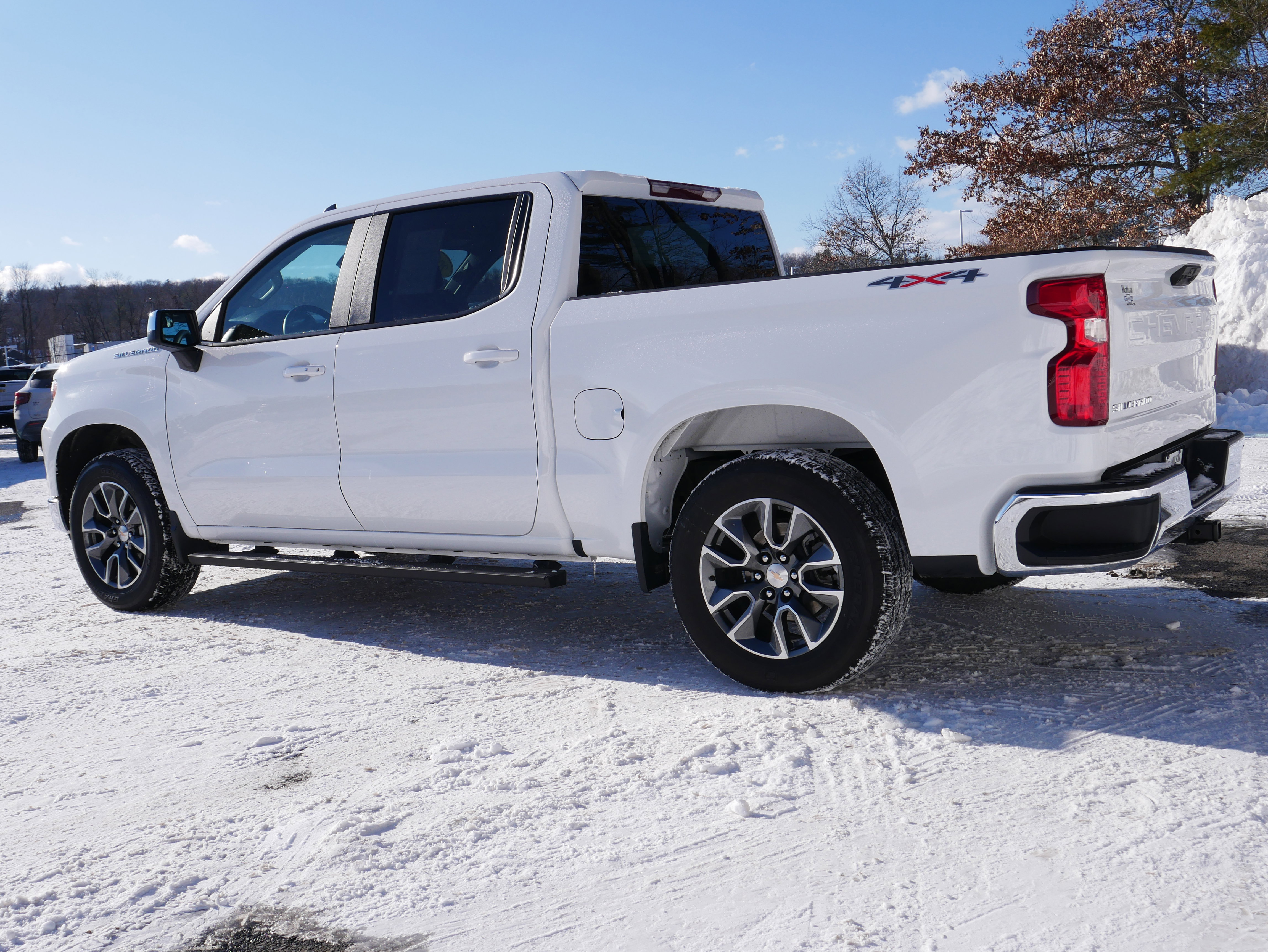 Certified 2025 Chevrolet Silverado 1500 LT AWD/4WD image 4