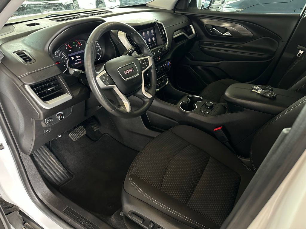 Used 2024 GMC Terrain SLE w/ Driver Convenience Package FWD image 11