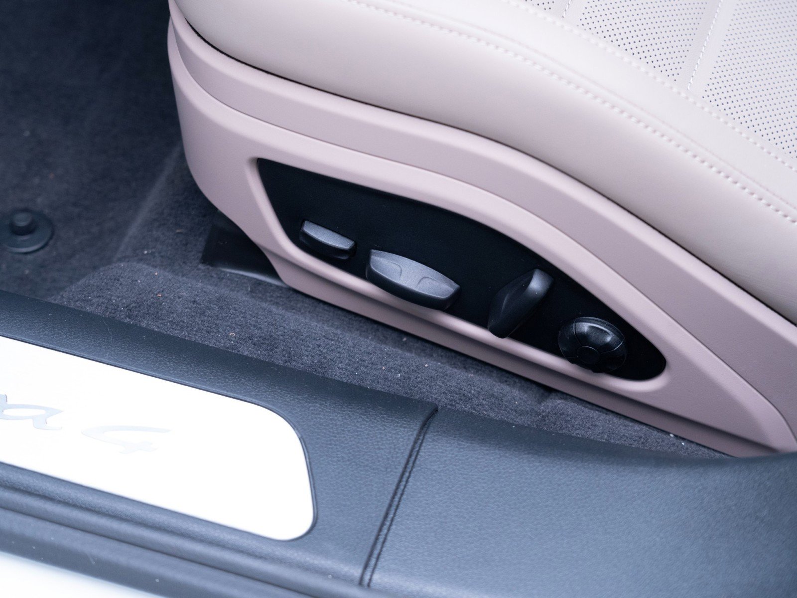 New 2026 Porsche Panamera 4 AWD/4WD image 15