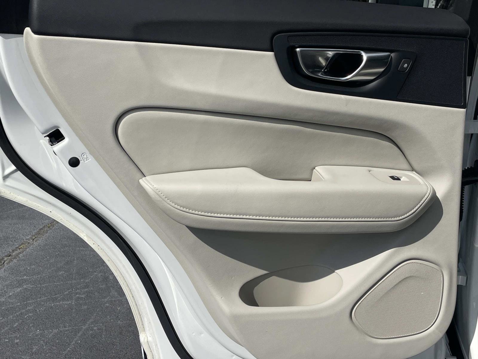 Certified 2023 Volvo XC60 B5 Plus w/ Climate Package AWD/4WD image 11