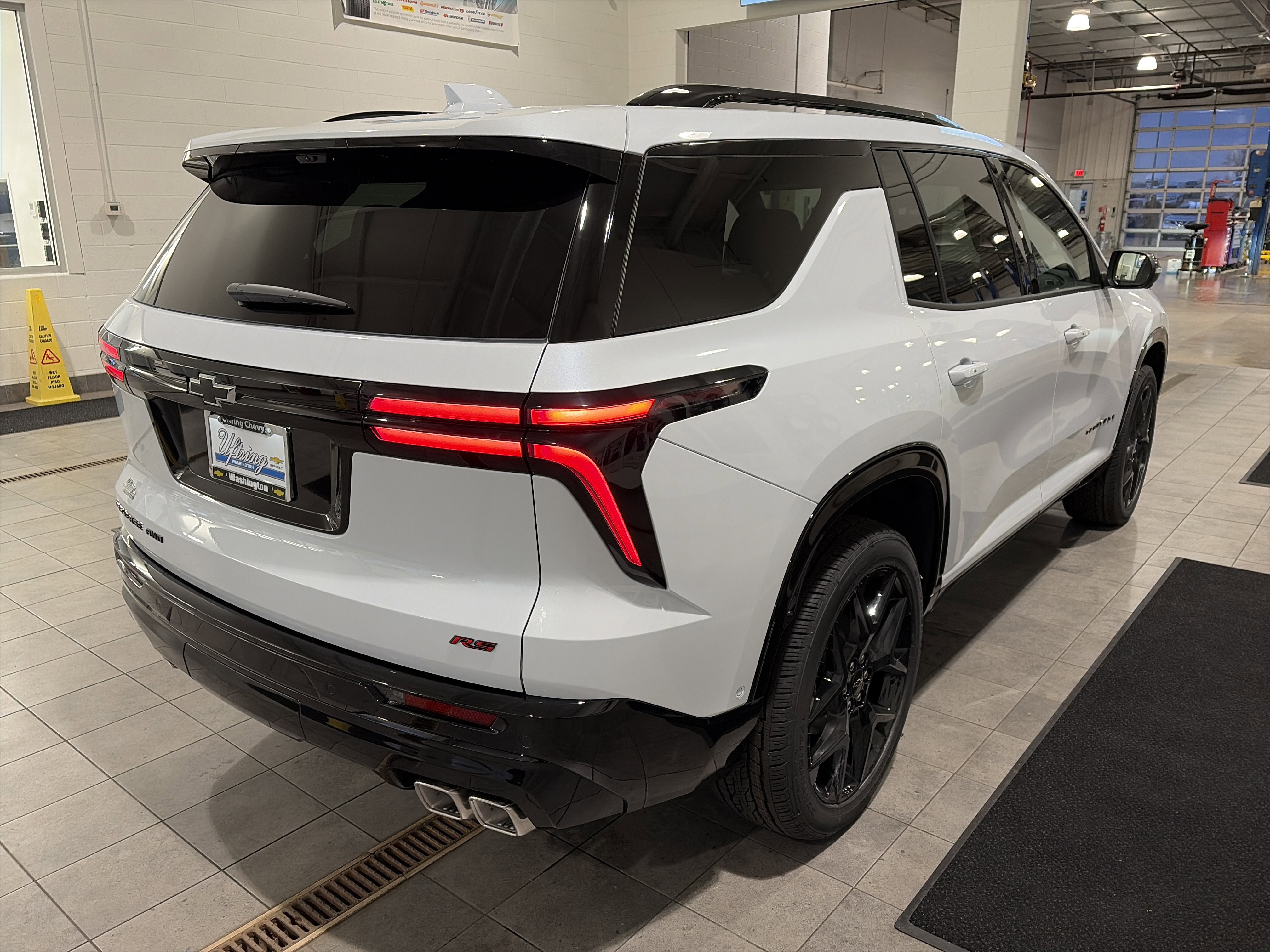 New 2026 Chevrolet Traverse RS w/ LPO, Floor Liner Package image 3