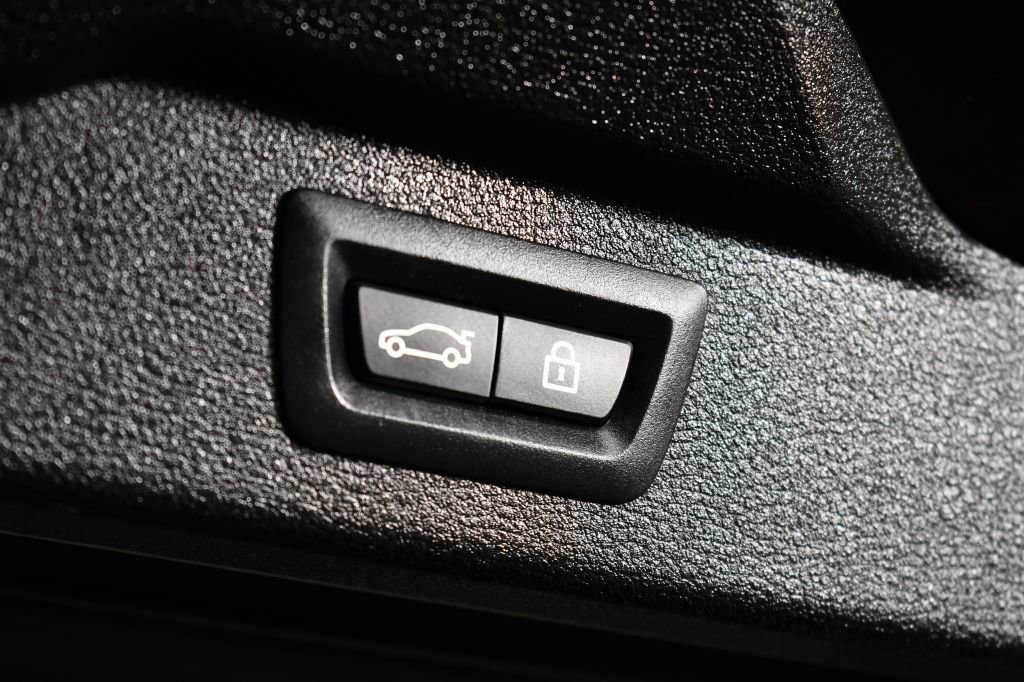 Used 2018 BMW X5 xDrive40e w/ Driving Assistance Package image 14