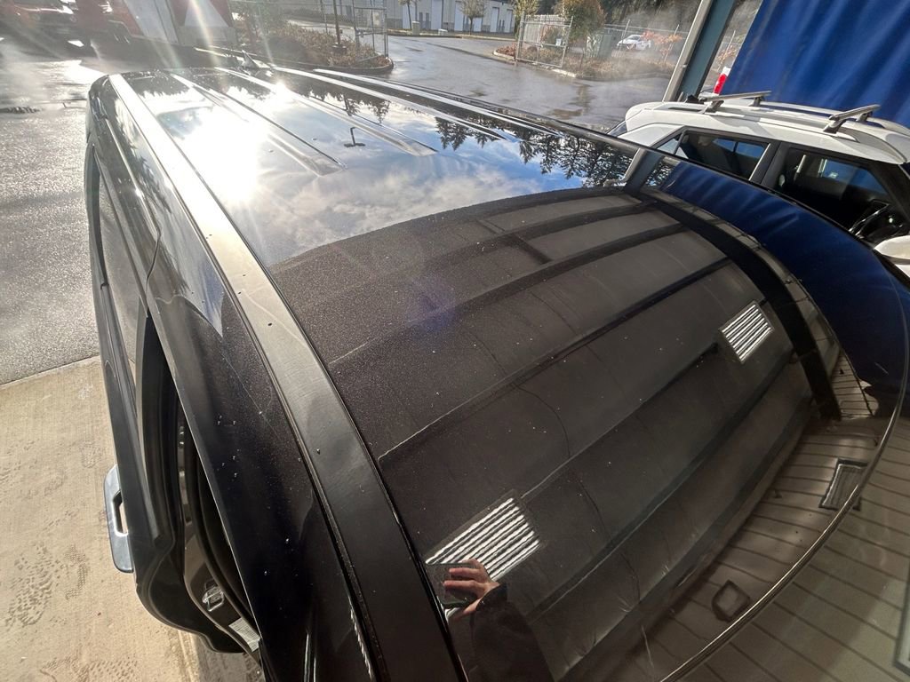 Used 2025 Kia Carnival FWD image 29
