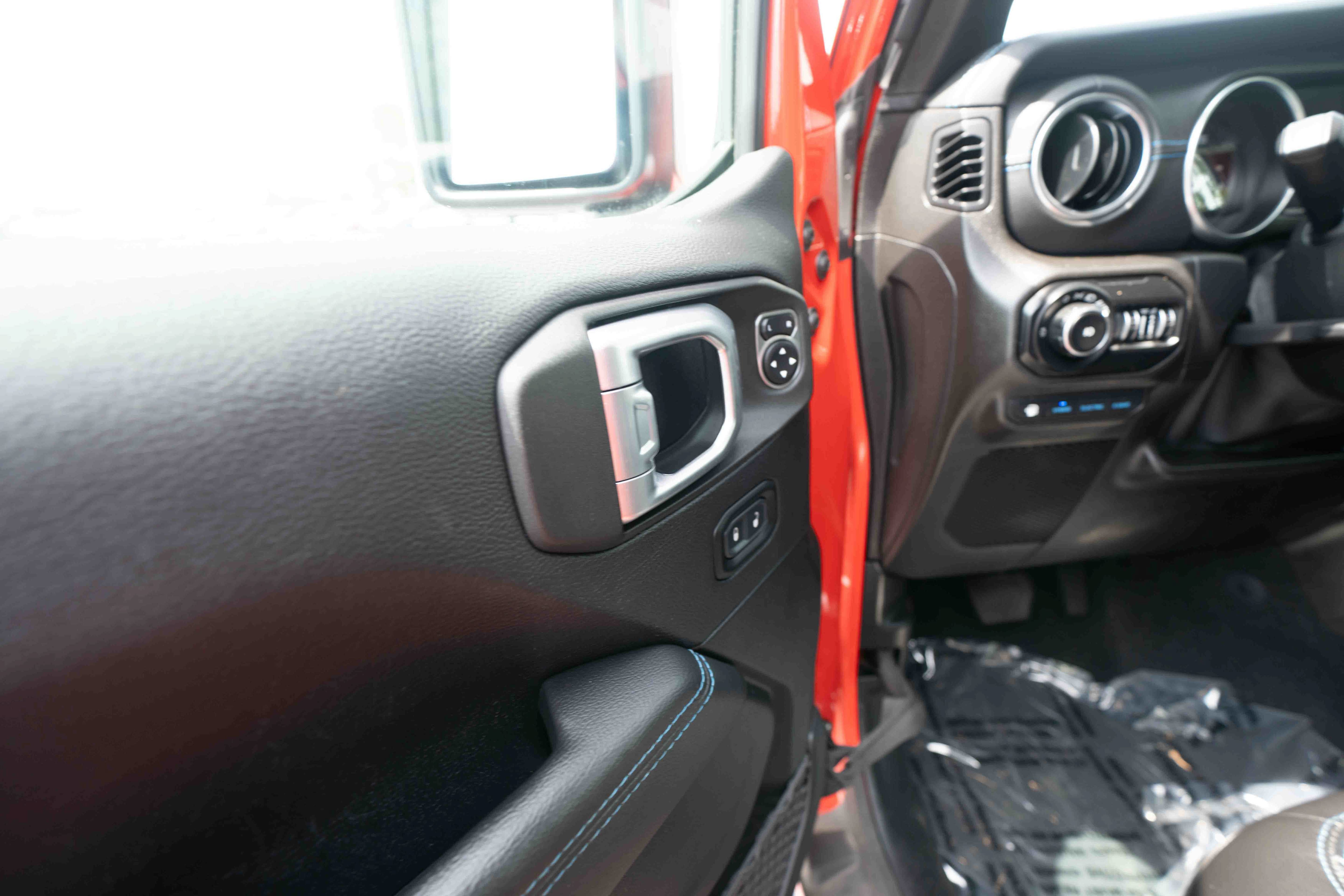Used 2021 Jeep Wrangler Unlimited Rubicon 4xe w/ Steel Bumper Group AWD/4WD image 7