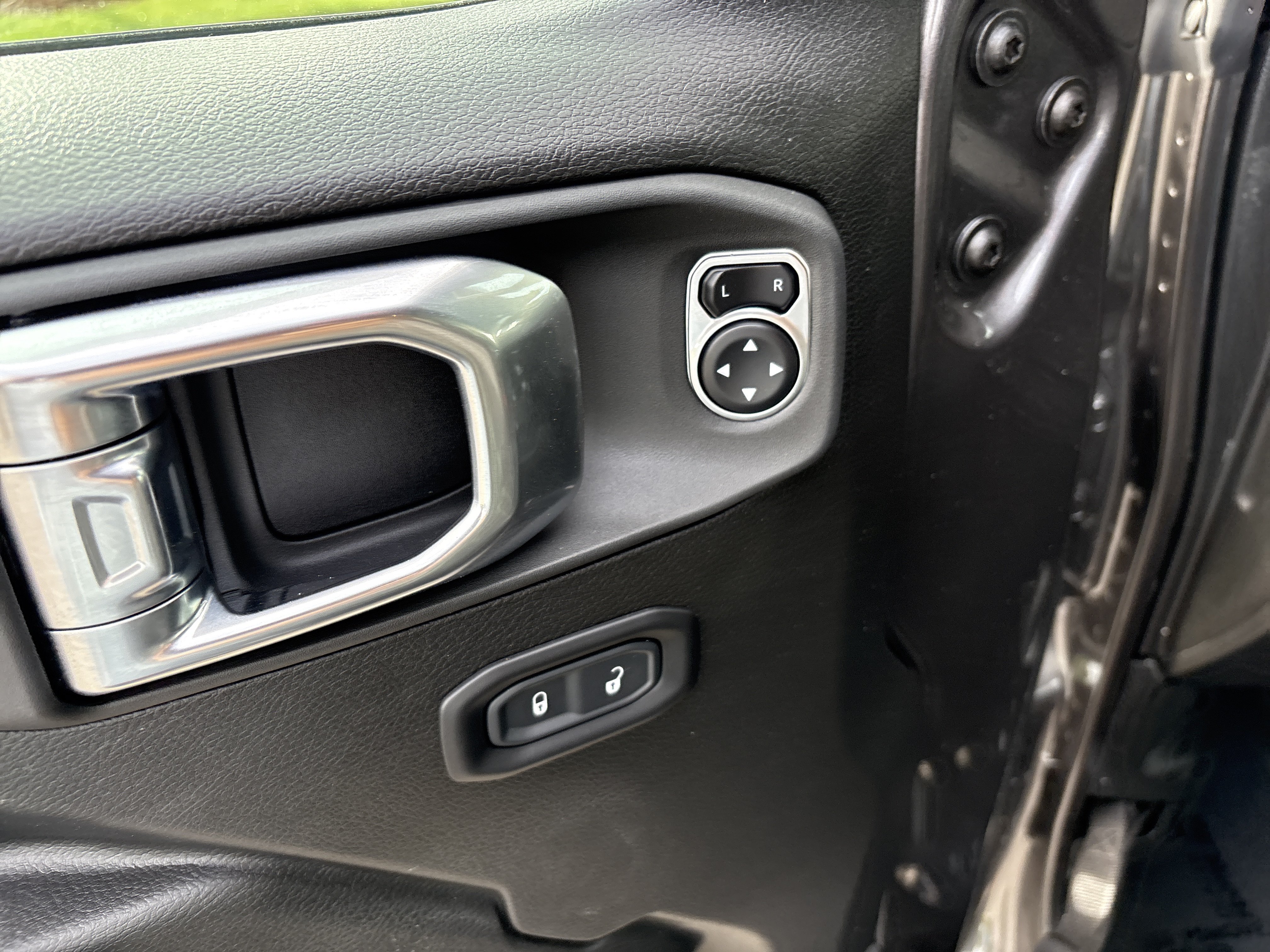 Certified 2025 Jeep Gladiator Sport AWD/4WD image 16