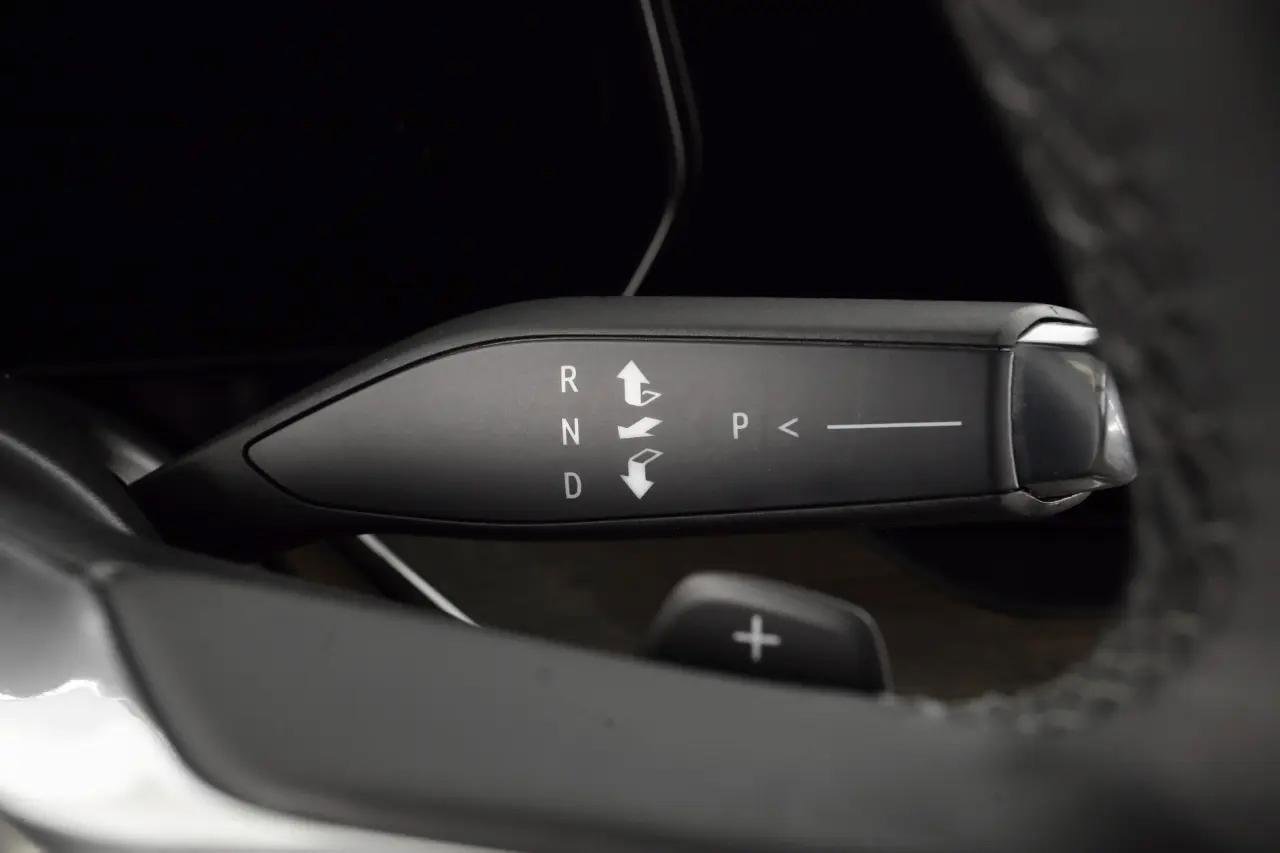 Used 2025 Chevrolet Suburban High Country image 38