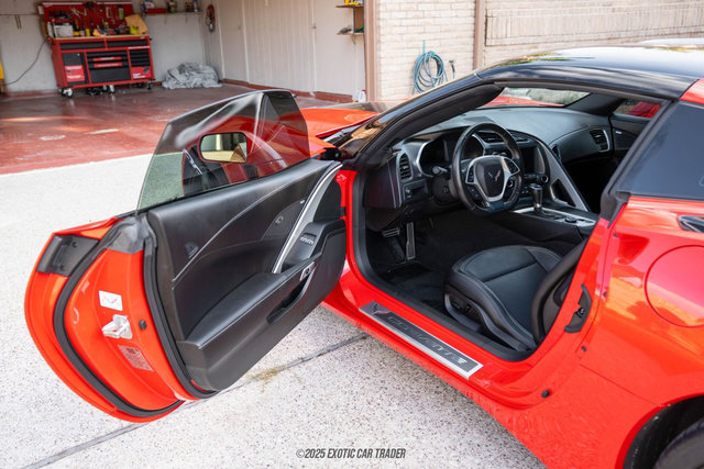 Used 2019 Chevrolet Corvette Stingray Coupe w/ Carbon Flash Badge Package image 32