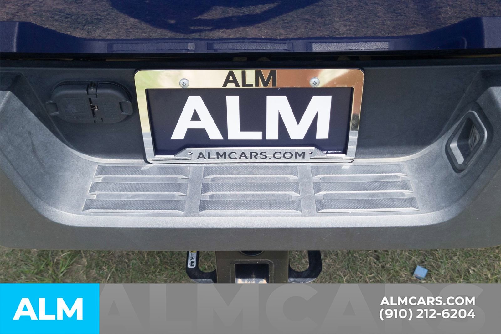 Used 2025 Toyota Tacoma SR5 RWD image 9