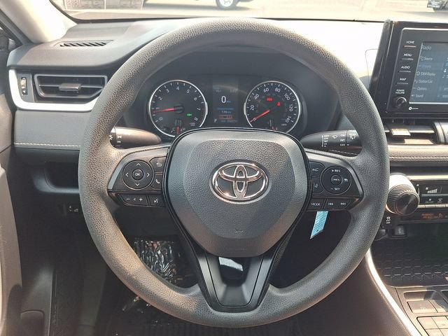Used 2021 Toyota RAV4 LE AWD/4WD image 18