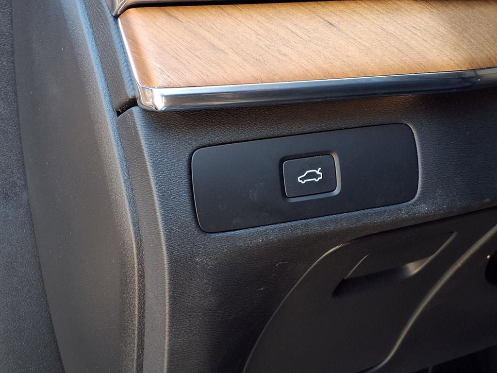 Certified 2024 Volvo XC90 B6 Plus AWD/4WD image 11