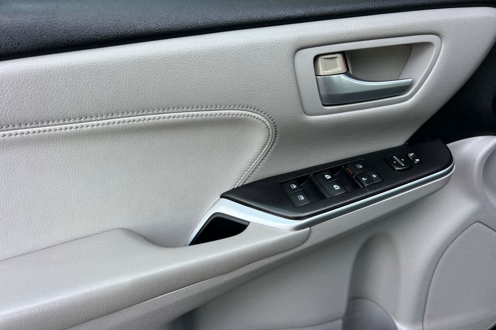 Used 2015 Toyota Camry XLE w/ Advanced Technology Package FWD image 12