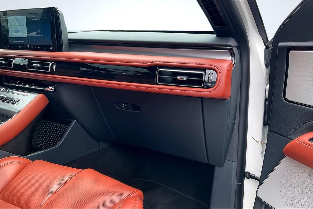 Used 2026 Lincoln Aviator Reserve w/ Luxury Package RWD image 27