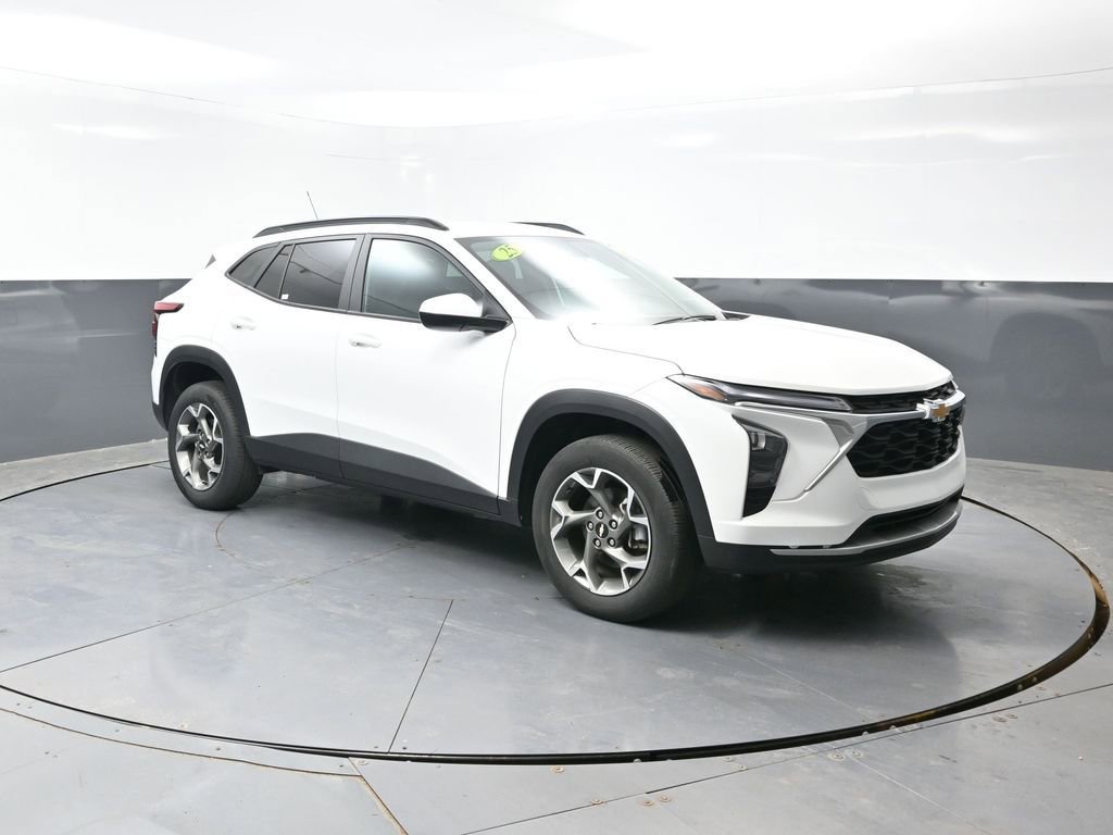 Used 2025 Chevrolet Trax LT FWD image 5