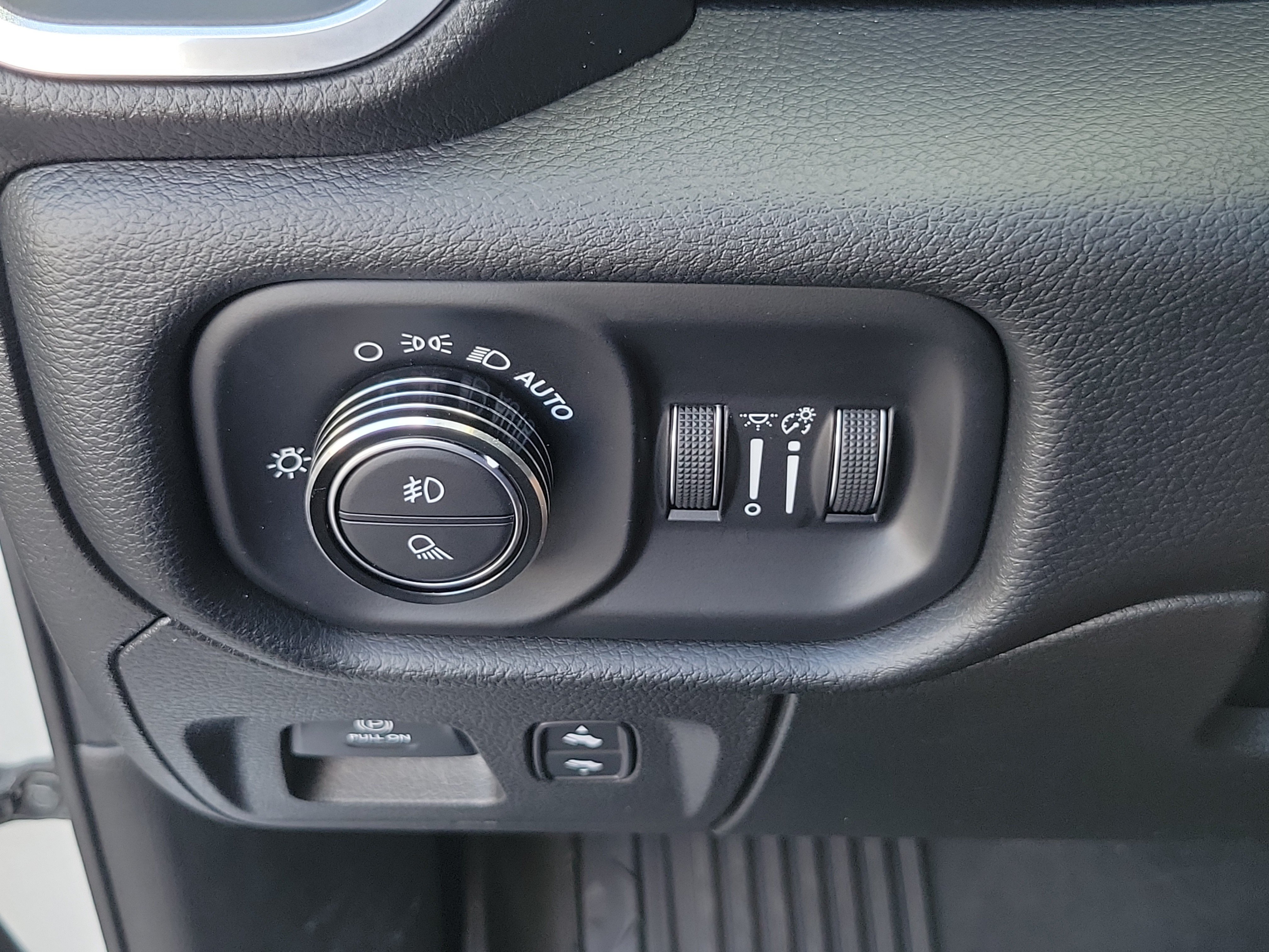 Used 2022 RAM 1500 Laramie RWD image 16