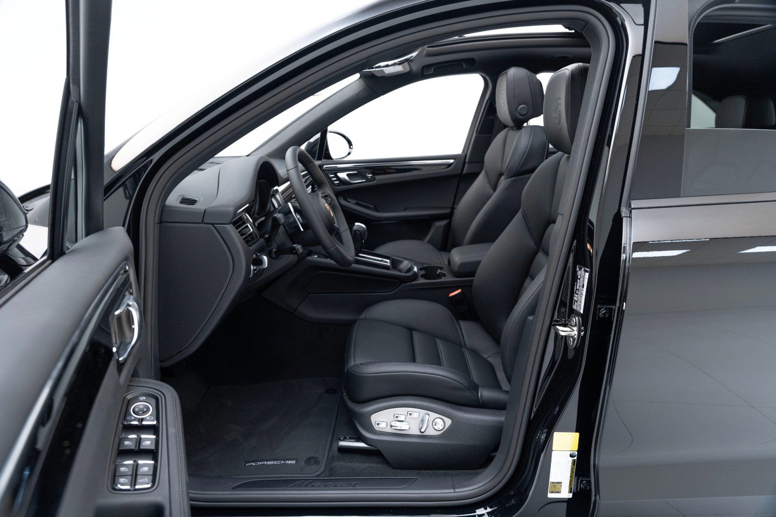 New 2025 Porsche Macan image 17