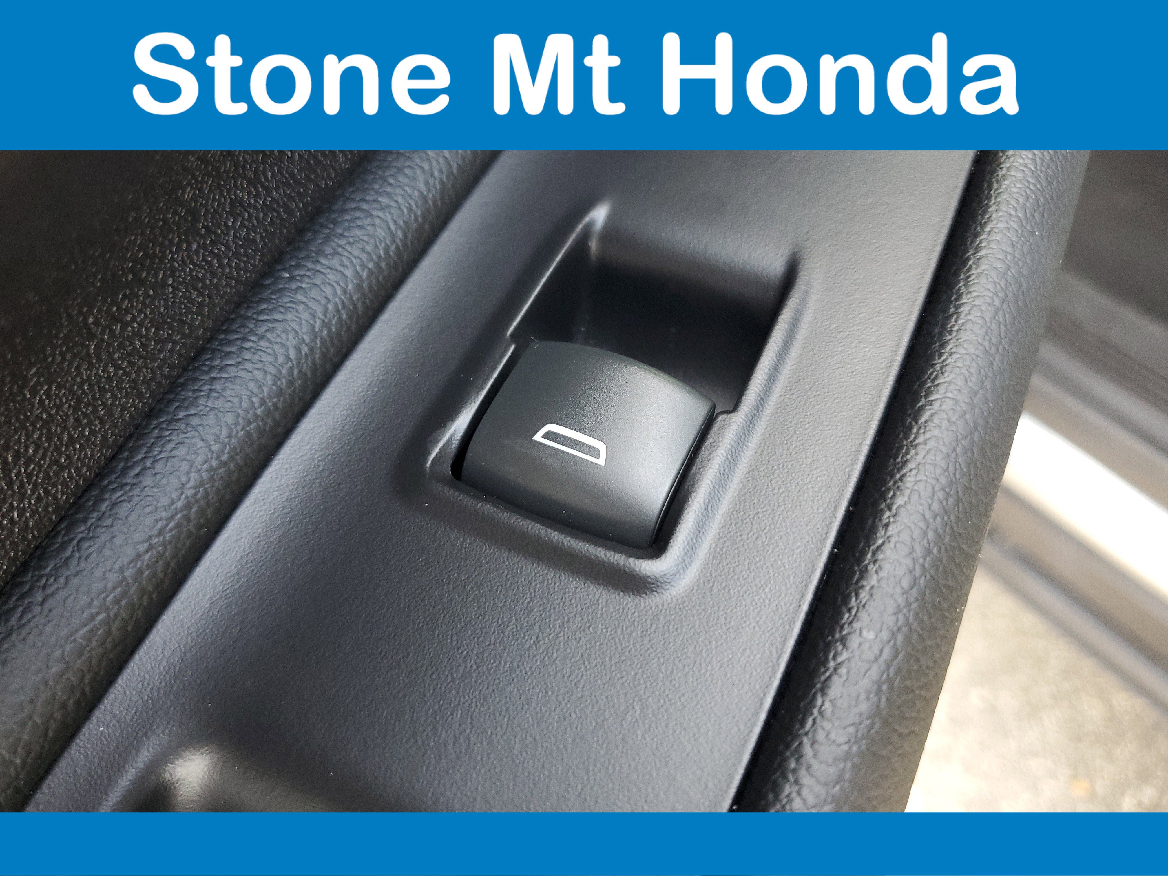 Used 2024 GMC Terrain SLT image 16