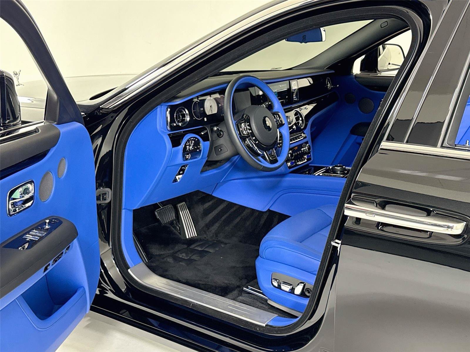 Used 2025 Rolls-Royce Ghost AWD/4WD image 13