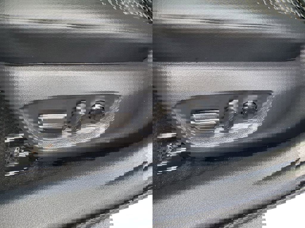 Used 2020 Toyota Camry SE image 7