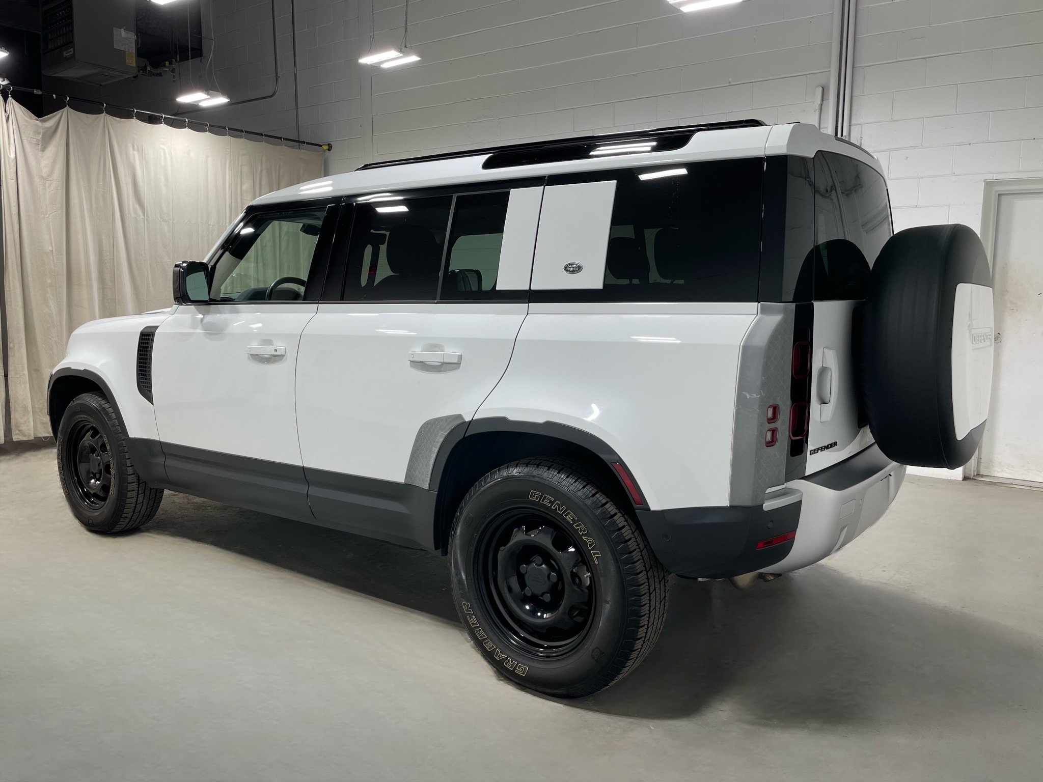 Used 2020 Land Rover Defender 110 AWD/4WD image 5