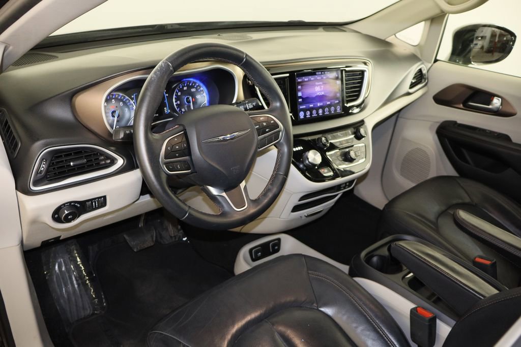 Used 2017 Chrysler Pacifica Touring-L w/ Tire & Wheel Group image 27