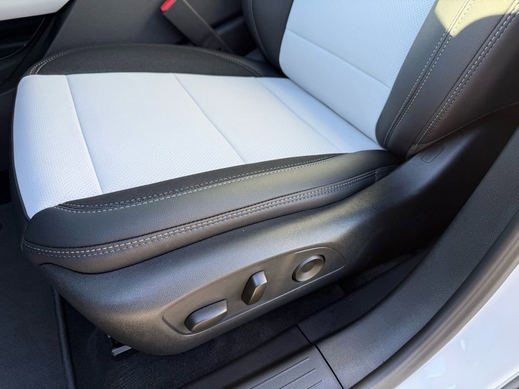 New 2026 Chevrolet Equinox EV LT image 11