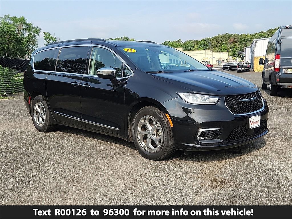 Used 2023 Chrysler Pacifica Limited video 1