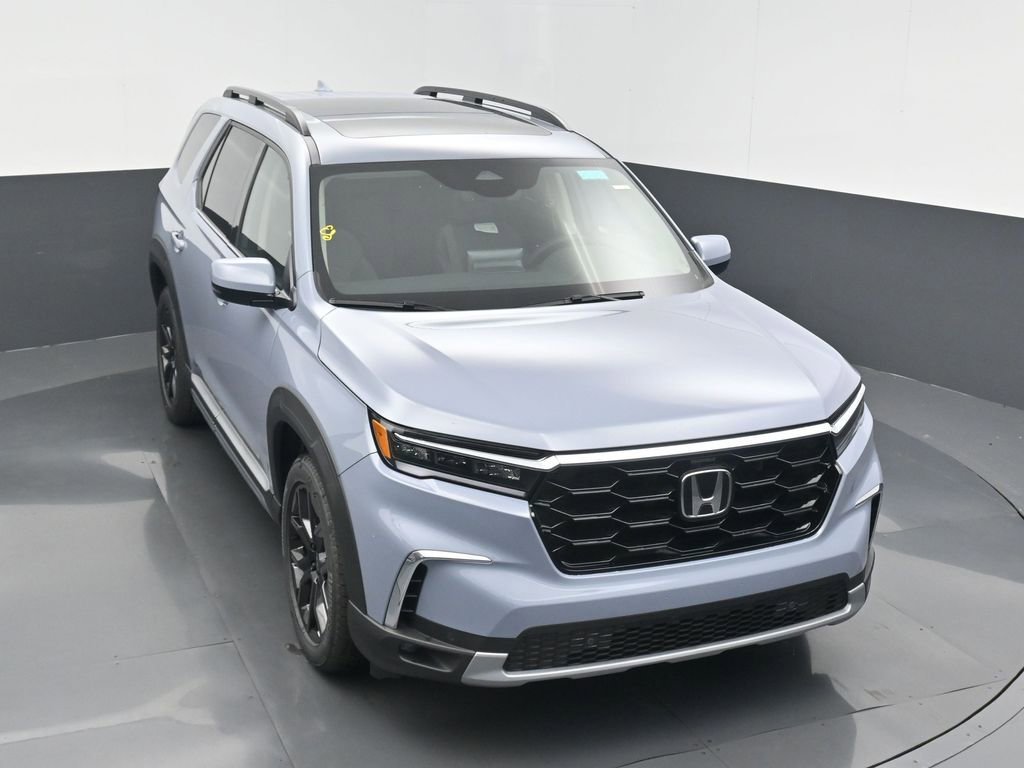 New 2025 Honda Pilot Touring image 3
