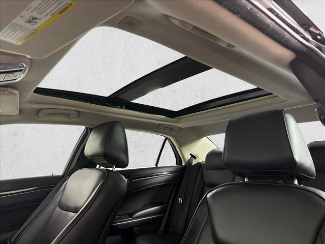 Used 2020 Chrysler 300 Limited RWD image 2