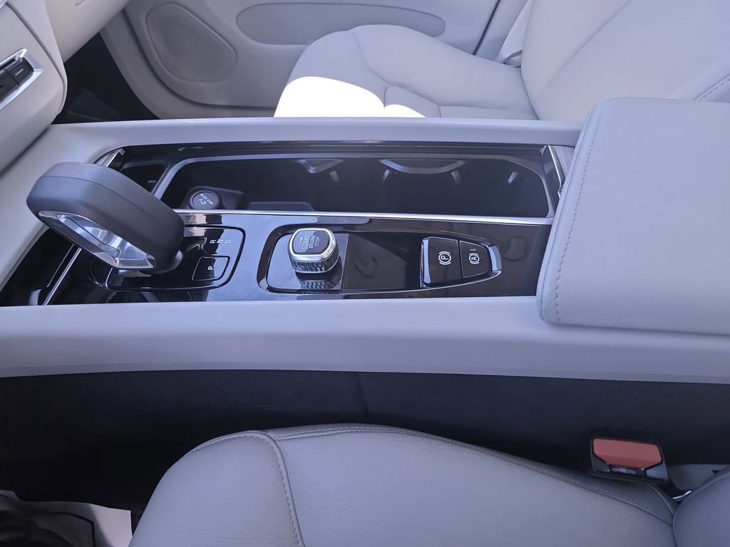 Used 2023 Volvo XC60 B5 Core w/ Climate Package image 26